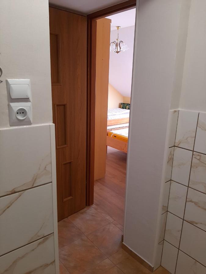 Der Kleine Bauernhof Keine Arbeiter Zadnych Pracownikow Apartamento Lubiatow  Exterior foto