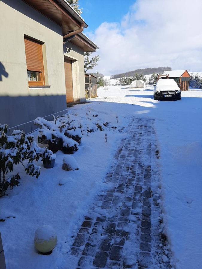 Der Kleine Bauernhof Keine Arbeiter Zadnych Pracownikow Apartamento Lubiatow  Exterior foto