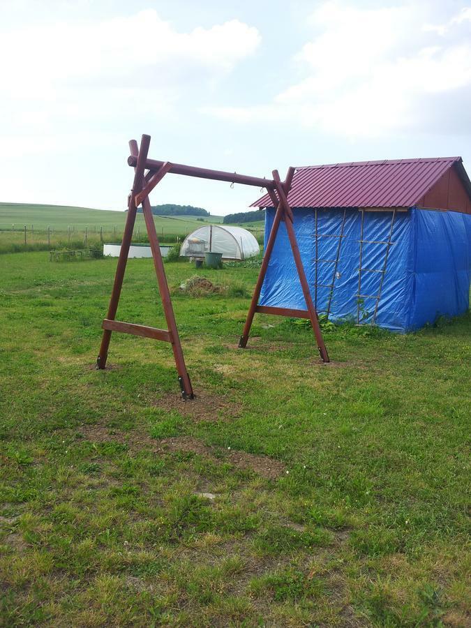 Der Kleine Bauernhof Keine Arbeiter Zadnych Pracownikow Apartamento Lubiatow  Exterior foto